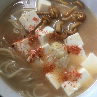 豆腐となめこの味噌ラーメン